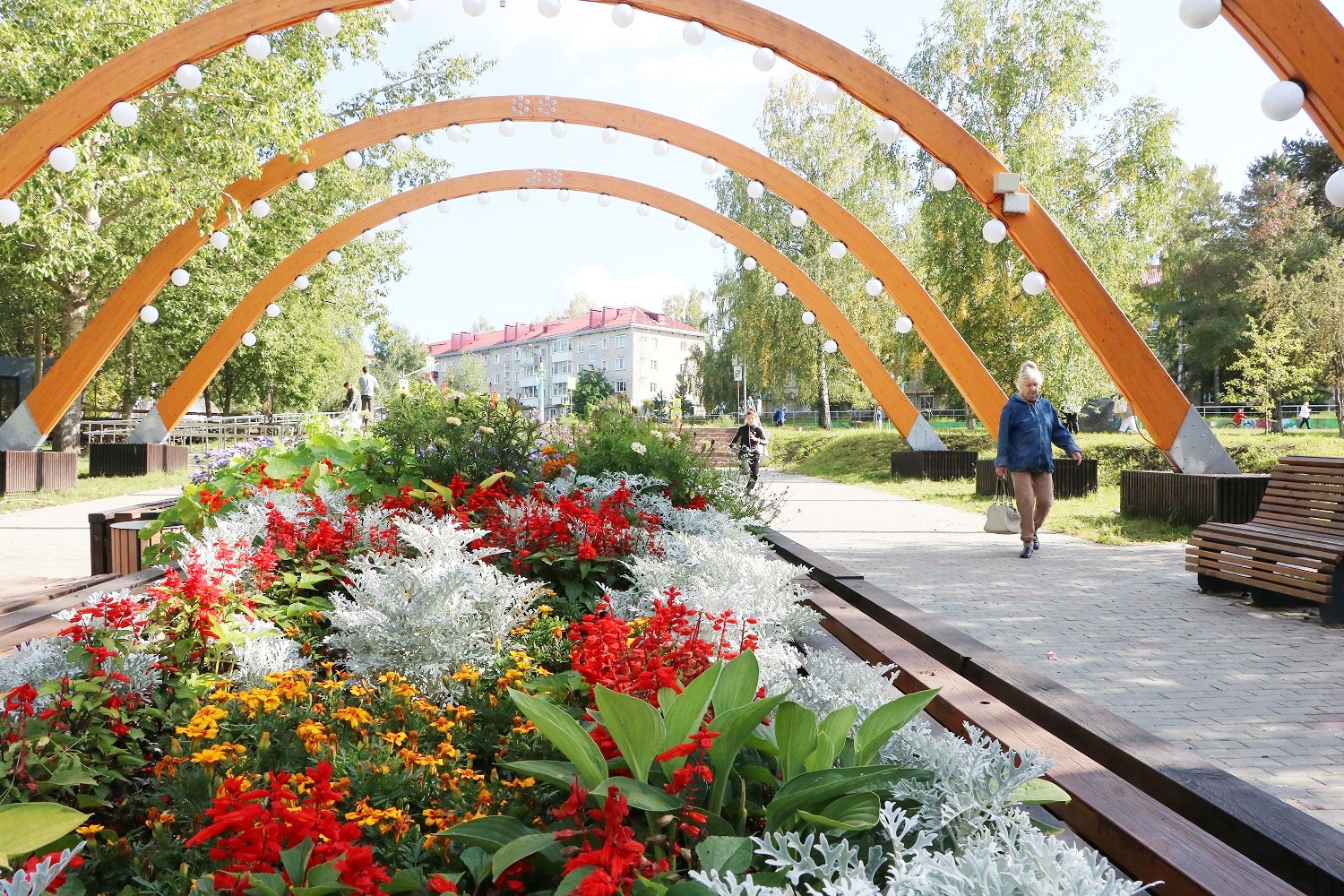 Фото - ЕВРАЗ провел в Качканаре экологические акции «Семейное дерево» и «Клумба своими руками»